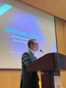 Alexander Nova Cruz fija posición sobre el relevo generacional en dos foros internacionales de cooperativismo