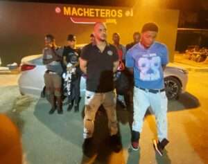 Ejército captura a dos dominicanos transportando haitianos indocumentados en Valverde