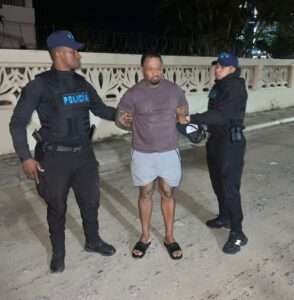 Apresan hombre acusado de asaltar joyería y sustraer 761 gramos de oro en San Juan