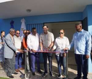 Roberto Ángel Salcedo entrega la Casa de la Cultura La Caleta