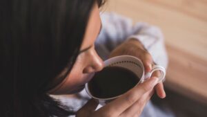 Por qué algunas personas sienten ansiedad después de tomar café y otras no