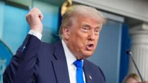 Trump amenaza con “sanciones severas” a países que mantengan negocios con Rusia