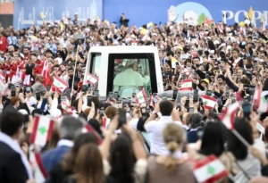 Papa se despide de Beirut con una multitudinaria misa