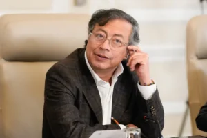 Gritan “mentiroso” a Gustavo Petro en un evento público