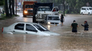 Ecuador mantiene seis provincias en alerta roja por fuertes lluvias