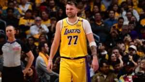 Doncic anota 38 y Lakers superan a Clippers 125-122