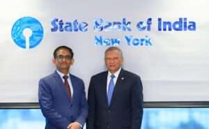 Leonardo Aguilera visita el State Bank of India en Nueva York