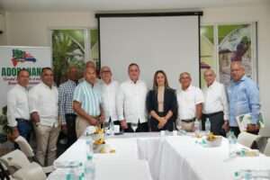 Ministro de Agricultura presenta plan de mecanización a productores de la Línea Noroeste