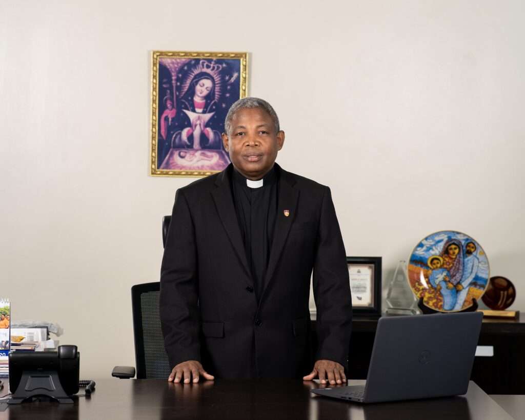 Rector de UCATEBA llama a la reflexión, la fe y la prudencia durante la Semana Santa 2026