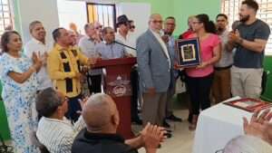 Movimiento “Generación Los Ríos 2025” reconoce generaciones de educadores del municipio