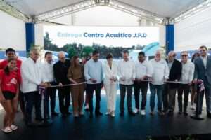 Ministro Ito Bisonó entrega Centro Acuático del Centro Olímpico y anuncia su certificación internacional