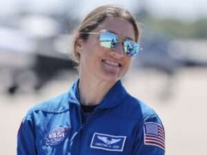 ¿Quién es Christina Koch, la primera mujer en viajar a la Luna con la misión Artemis II?