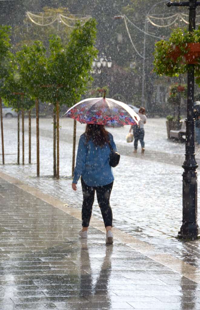 Lluvias intensas esta tarde por vaguada y sistema frontal; alertas activas